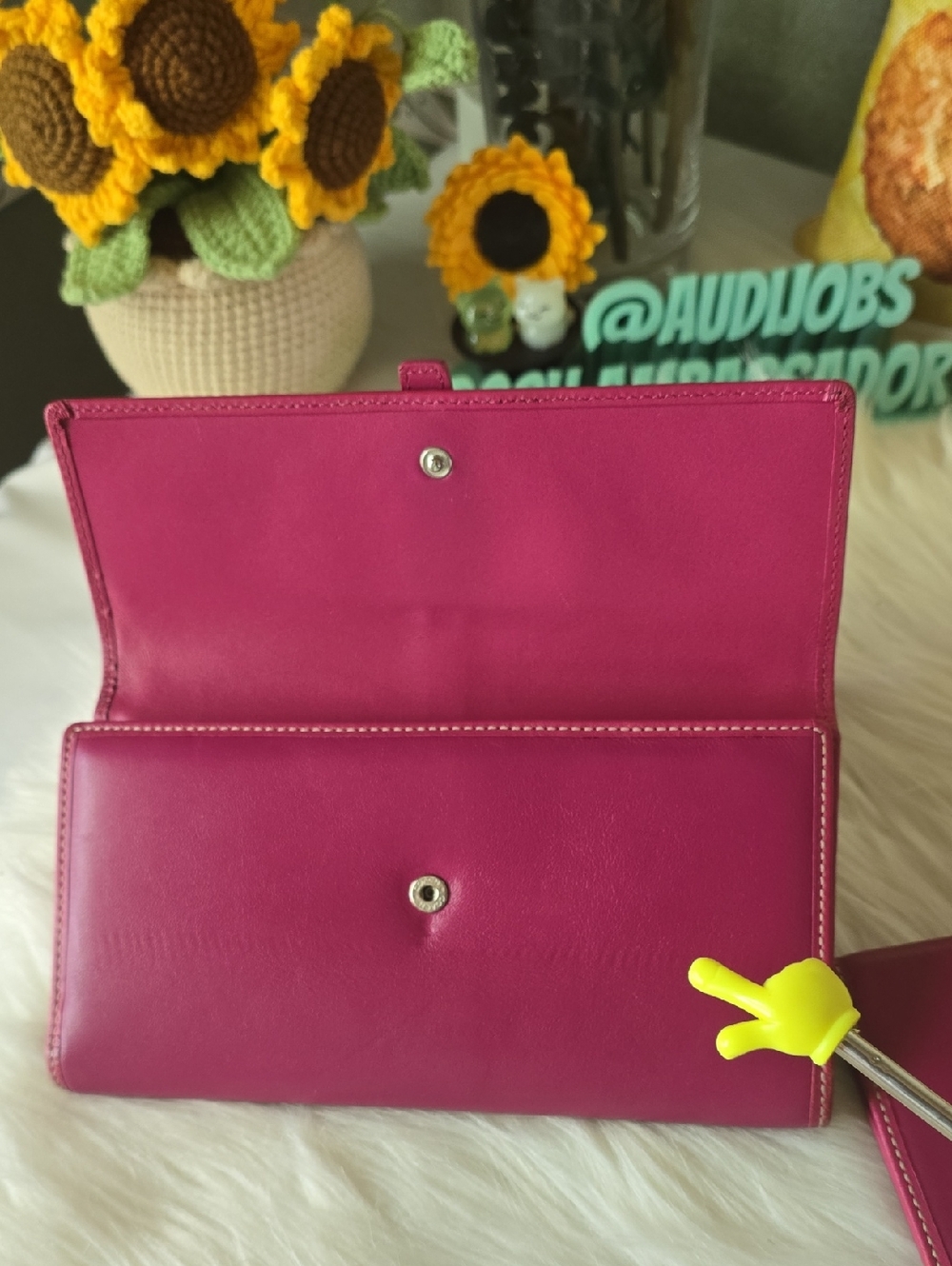 Coach Soho Y2k HOT FUSHIA Pink Women's Trifold Wallet And Rare Checkbook Cover - Picture 6 of 16
